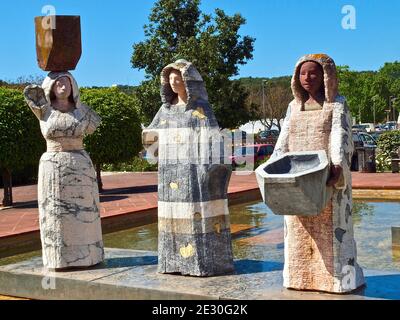 Sculptures à la fontaine de Silves sur la côte de l'Algarve Du Portugal Banque D'Images