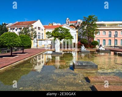 Sculptures à la fontaine de Silves sur la côte de l'Algarve Du Portugal Banque D'Images