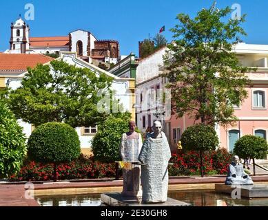 Sculptures à la fontaine de Silves sur la côte de l'Algarve Du Portugal Banque D'Images