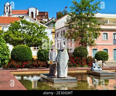 Sculptures à la fontaine de Silves sur la côte de l'Algarve Du Portugal Banque D'Images