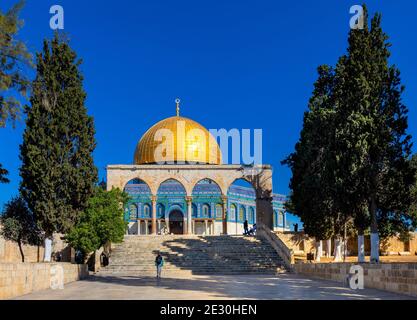 Jérusalem, Israël - 12 octobre 2017 : Mont du Temple avec arches et escalier menant au monument islamique du Dôme du Rocher, dans la vieille ville de Jérusalem Banque D'Images