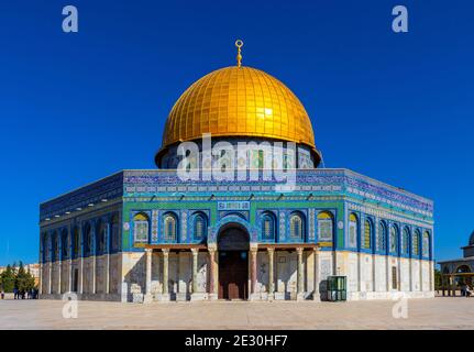 Jérusalem, Israël - 12 octobre 2017 : façade et entrée principale du Dôme du Rocher, monument islamique, temple sur le Mont du Temple de la vieille ville de Jérusalem Banque D'Images