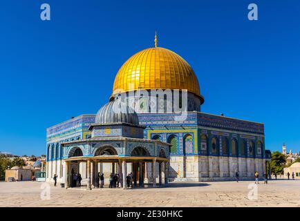 Jérusalem, Israël - 12 octobre 2017 : dôme du monument islamique de la Roche et dôme du sanctuaire de la chaîne sur le mont du Temple de la vieille ville de Jérusalem Banque D'Images