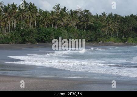 Indonésie Bali Pekutatan - Pantai Medewi - côte de la plage de Medewi vue Banque D'Images