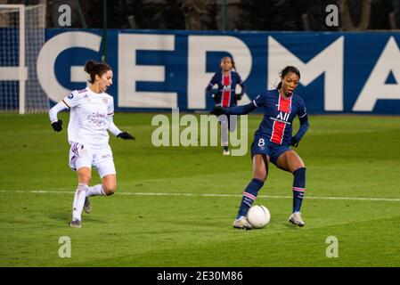 Ghoutia Kargouni du FC Girondins de Bordeaux et Grace Geyoro De Paris Saint Germain contrôle le ballon pendant les femmes&#039 / LM Banque D'Images