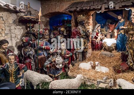 Scène baroque de la Nativité avec sculpture grandeur nature de la première moitié du XVIIIe siècle dans l'église de la Vierge Marie Angélique, Prague Banque D'Images