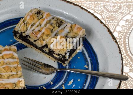 Gâteau de graines de pavot silésien avec pâte à levure. Une ancienne recette de ma grand-mère. Banque D'Images