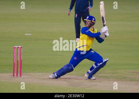 Chester le Street, Angleterre, le 11 septembre 2020. Graham Clark battant pour le Durham Cricket contre les Derbyshire Falcons lors de leur match de Blast Vitality au Riverside Ground, Chester le Street. Banque D'Images