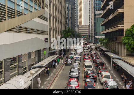 30 janvier 2018 - embouteillages sur la rue Dela Rosa, Makati, Philippines Banque D'Images