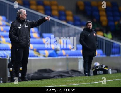 Londres, Royaume-Uni. 16 janvier 2021. Glyn Hodges, responsable de l'AFC Wimbledon, se met en mouvement sur la ligne de contact lors du match Sky Bet League 1 à Plough Lane, Londres photo de Daniel Hambury/Focus Images/Sipa USA 16/01/2021 crédit: SIPA USA/Alay Live News Banque D'Images