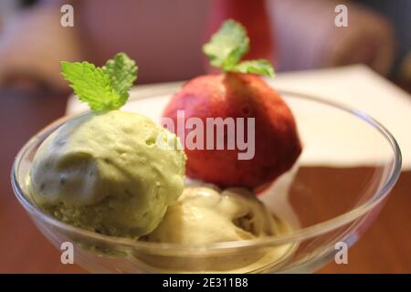 Trois boules de crème glacée, bon pour votre menu design Banque D'Images