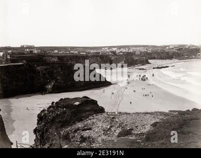 Photographie vintage du XIXe siècle : plage et mer à Newquay, Cornouailles, Angleterre. Banque D'Images