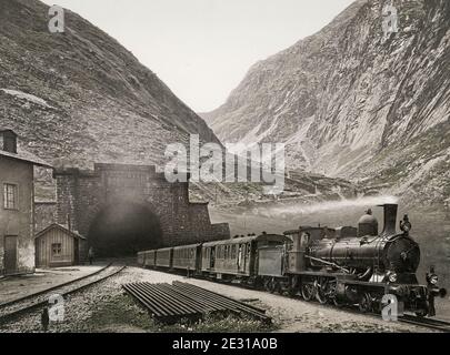 Photographie ancienne du XIXe siècle : le tunnel du Gotthard est un tunnel ferroviaire de 15,003 m (49,221 pi) de long et forme le sommet du chemin de fer du Gotthard en Suisse, ouvert en 1882, train à l'entrée. Banque D'Images