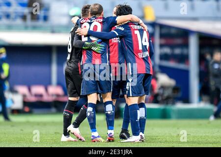 Bologne, Italie. 16 janvier 2021. Bologna, Italie, Stade Dall'Ara, 16 janvier 2021, le FC de Bologne célèbre le vainqueur lors du FC de Bologne contre Hellas Verona - football italien série A Match Credit: Alessio Marini/LPS/ZUMA Wire/Alamy Live News Banque D'Images