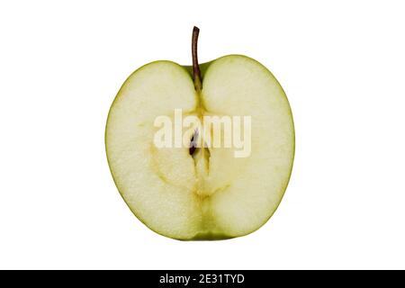 Moitié petite pomme verte isolée sur blanc Banque D'Images
