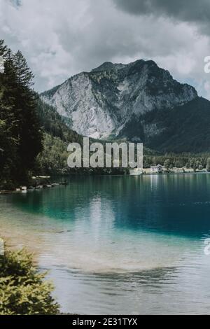 Belle photo du Vorderer Langbathsee dans la partie haute-Autriche Du Salzkammergut Banque D'Images