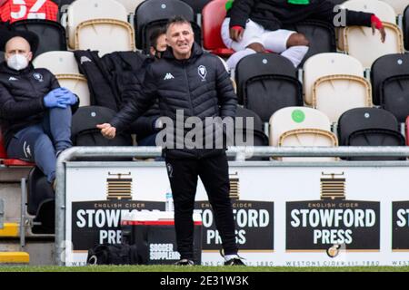 Newport, Royaume-Uni. 16 janvier 2021. Richie Wellens, responsable de la ville de Salford, est en contact avec le match de la ligue de football EFL du comté de Newport et Salford City à Rodney Parade à Newport, au pays de Galles, le samedi 16 janvier 2021. Cette image ne peut être utilisée qu'à des fins éditoriales. Utilisation éditoriale uniquement, licence requise pour une utilisation commerciale. Aucune utilisation dans les Paris, les jeux ou les publications d'un seul club/ligue/joueur. photo de Lewis Mitchell/Andrew Orchard sports Photography/Alamy Live News crédit: Andrew Orchard sports Photography/Alamy Live News Banque D'Images