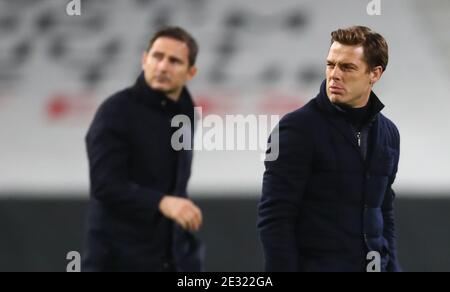 Scott Parker, directeur de Fulham (à droite), et Frank Lampard, directeur de Chelsea, à mi-temps, lors du match de la Premier League à Craven Cottage, à Londres. Banque D'Images