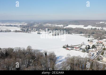 Photo aérienne de Saint-Cyr-sous-Dourdan sous la neige, vue du ciel par paramoteur le 08 février 2018, département d'Essonne, région de l'Île-de-France, Banque D'Images