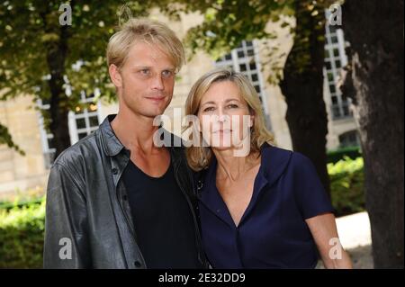 Arnaud Lemaire et Claire Chazal arrivent au défilé de mode automne-hiver 2010/2011 de Christian Dior en haute Couture à Paris, France, le 05 juillet 2010. Photo de Frédéric Nebinger/ABACAPRESS.COM Banque D'Images