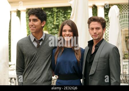 Les acteurs Dave Patel, Nicola Peltz et Jackson Rathbone posent pour le photocall 'The Last Airbender' à l'Hôtel Bristol à Paris, France, le 9 juillet 2010. Photo de Giancarlo Gorassini/ABACAPRESS.COM Banque D'Images