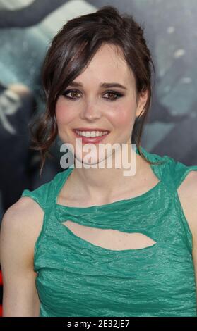 Ellen page arrive pour la première de « création » de L.A. qui a eu lieu au Théâtre chinois de Los Angeles, CA, USA le 13 juillet 2010. Photo de Baxter/ABACAPRESS.COM Banque D'Images