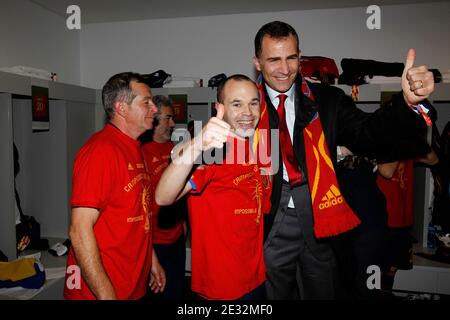 Le prince héritier Felipe célèbre la victoire dans le dressing espagnol après que le tam de football espagnol a remporté la coupe du monde de la FIFA 2010 au stade de Soccer City à Johannesburg, en Afrique du Sud, le 11 juillet 2010. Photo par Pool/Almagro/ABACAPRESS.COM Banque D'Images