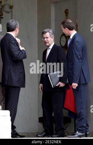 Le conseiller diplomatique du Président français et Sherpa Jean-David Levitte sont photographiés après la réunion hebdomadaire du cabinet à l'Elysée Palace à Paris, en France, le 21 juillet 2010. Photo de Stephane Lemouton/ABACAPRESS.COM Banque D'Images