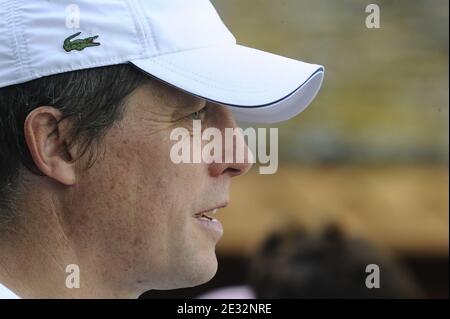 L'acteur britannique Hugh Grant joue pendant le pro-Am comme avant-première pour les Masters d'Evian 2010 à Evian, en France, le 21 juillet 2010. Photo par Elodie Gregoire/ABACAPRESS.COM Banque D'Images