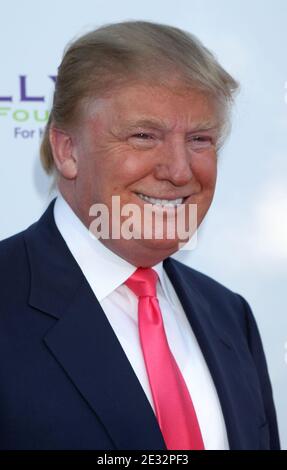 Donald Trump à la HollyRod Foundations12th Annual Design Care tenu à Ron BurkleÍs Green Acres Estate à Beverly Hills, Los Angeles, CA, États-Unis le 24 juillet 2010. Photo de Baxter/ABACAPRESS.COM Banque D'Images