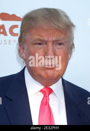 Donald Trump à la HollyRod Foundations12th Annual Design Care tenu à Ron BurkleÍs Green Acres Estate à Beverly Hills, Los Angeles, CA, États-Unis le 24 juillet 2010. Photo de Baxter/ABACAPRESS.COM Banque D'Images