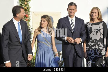 Le prince héritier Felipe d'Espagne et la princesse Letizia d'Espagne, la princesse Cristina d'Espagne et Don Inaki Urdangarin assistant au mariage du prince Nikolaos de Grèce et de Tatiana Blatnik à l'église orthodoxe d'Ayios Nikolaos (Saint Nikolaos) sur l'île de Spetses, Grèce, le 25 août 2010. Photo de Christophe Guibbbaud/ABACAPRESS.COM Banque D'Images