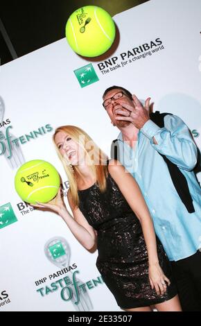 Alex McCord et Simon Van Kempen posent à la 11e édition annuelle de BNP Paribas Taste of tennis à l'hôtel W de New York, aux États-Unis, le 26 août 2010. Photo de Donna Ward/ABACAPRESS.COM Banque D'Images