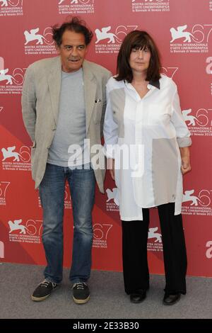 Les réalisateurs français Jean-François Lepetit et Catherine Breillat posent à un photocall pour le film 'la Belle Endormie' lors du 67e Festival International du film de Venise (Mostra) au Palazzo del Casino, à Venise, Italie, le 2 septembre 2010. Photo de Nicolas Briquet/ABACAPRESS.COM Banque D'Images