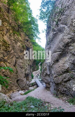 Les gorges de l'Infernaccio dans le parc national des montagnes Sibillini, région des Marches, Italie. Les gorges ont été excavées par une rivière Banque D'Images