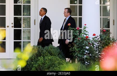 Le président Barack Obama et le secrétaire de presse Robert Gibbs reviennent au bureau ovale après leur arrivée à la Maison Blanche à Washington, DC, États-Unis, le 8 septembre 2010. Le président se rendit à Cleveland, Ohio, pour faire des remarques sur l'économie au Cuyahoga Community College West Campus. Photo par Olivier Douliery/ABACAPRESS.COM Banque D'Images