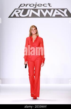 Heidi Klum, hôte final du projet Runway de la saison 8, se produit lors des présentations du printemps 2011 de la Mercedes Benz Fashion week, au Lincoln Center de New York le 09 septembre 2010. Photo de Donna Ward/ABACAPRESS.COM (photo: Heidi Klum) Banque D'Images