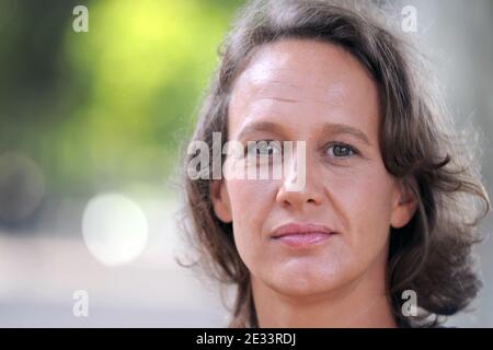 Photo du dossier datée d'août 2010 de l'artiste français Constance Meyer à Paris, France. Meyer a publié un livre intitulé « la jeune fille et Gainsbourg », qui relate sa relation d'amour avec le regretté chanteur-compositeur français lorsqu'elle avait 16 ans. Photo par Ammar Abd Rabbo/ABACAPRESS.COM Banque D'Images