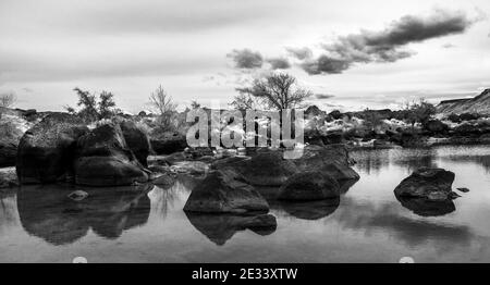 Ciel sinistre au lac Halverson près du parc de célébration de l'Idaho et de la rivière Snake. Banque D'Images