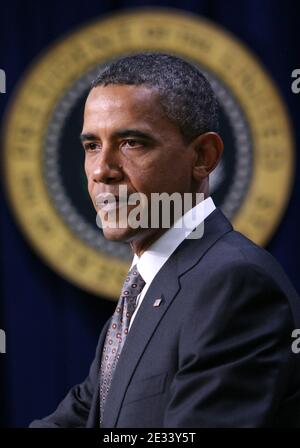 « LE président AMÉRICAIN Barack Obama fait une annonce sur l'expansion de son initiative « Educate to Innovate » visant à améliorer la science, la technologie, l'ingénierie et l'enseignement des mathématiques (STEM) à l'Auditorium de la Cour du Sud de la Maison Blanche à Washington, DC, Etats-Unis, le 16 septembre 2010. The change the Equation les membres du conseil d'administration présents à l'événement étaient : Craig Barrett, ancien PDG et président du conseil d'administration, Intel et président du conseil d'administration, change the Equation ; Sally Ride, présidente-directrice générale, Sally Ride Science et vice-présidente du conseil d'administration, change the Equation ; Ursula Burns, présidente et chef de la direction, Xerox; Glenn Britt, ce Banque D'Images