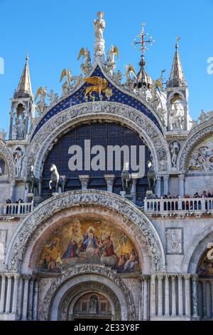 Façade de la basilique Saint-Marc à Venise, Italie Banque D'Images