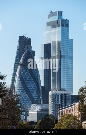 22 bishopsgate et les gratte-ciels de Gherkin dans la City de Londres, Angleterre Royaume-Uni Banque D'Images