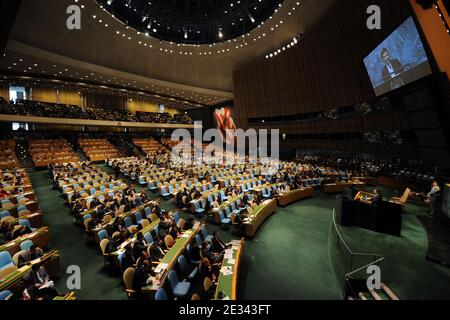 Le président iranien Mahmoud Ahmadinejad s'adresse à la 65e session de l'Assemblée générale des Nations Unies (AGNU) au siège des Nations Unies à New York, New York, USA, le 23 septembre 2010. Ahmadinejad dit que le capitalisme des Nations Unies a échoué et les théories conspirationnistes entourant les attentats de 9-11. Photo de Mehdi Taamallah/ABACAPRESS.COM (en photo : Mahmoud Ahmadinejad Banque D'Images