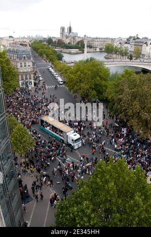 Le traditionnel défilé de Techno, qui réunit des milliers d'amateurs de musique techno dans les rues de Paris, en France, le 25 septembre 2010. Photo de Mireille Ampilhac/ABACAPRESS.COM Banque D'Images