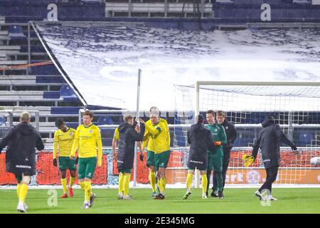 ZWOLLE, PAYS-BAS - JANVIER 16: (G-D): Joueurs Fortuna après le match pendant le match néerlandais Eredivisie entre PEC Zwolle et Fortuna Sittard chez M Banque D'Images