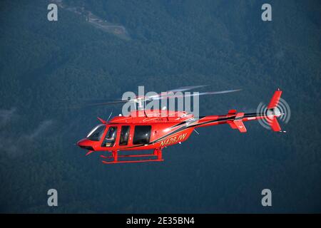 Hélicoptère utilitaire à moteur unique civil/militaire Bell 407. Banque D'Images