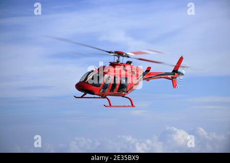 Hélicoptère utilitaire à moteur unique civil/militaire Bell 407. Banque D'Images