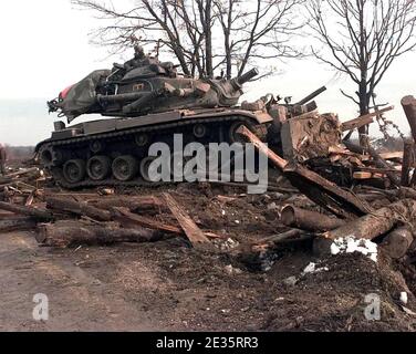 M728 le mécanicien de combat démolit le bunker. Banque D'Images