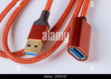 Rallonge de câble rouge USB3.0 isolée sur blanc Banque D'Images