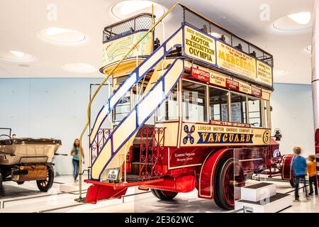 STUTTGART, ALLEMAGNE, 2019: 1907 Milnes-Daimler bus à impériale, Doppeldeccurbus, Vanguard London Motor Omnibus, LN-314 dans le musée Mercedes-Benz Banque D'Images
